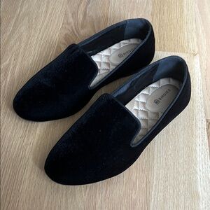 Women’s Birdies Black Velvet Loafers sz 7
